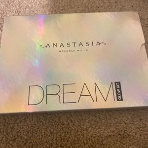 Anastasia dream glow kit